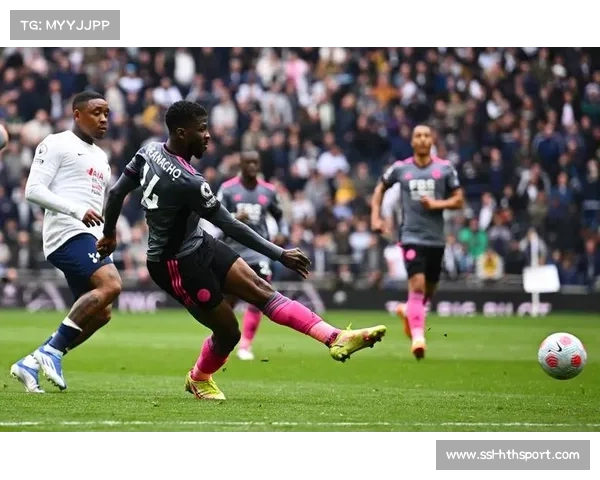 足球与社区：热刺新球场在暴雨夜为无家可归者提供庇护