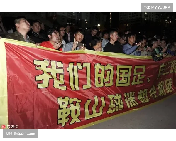 尼斯新援瓦希亮相训练，球迷热情迎接